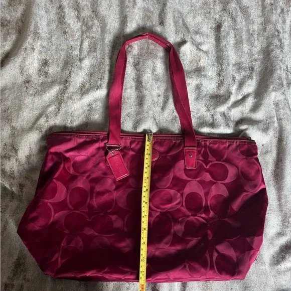 Pink coach tote ๐ฉท - Picture 4 of 8